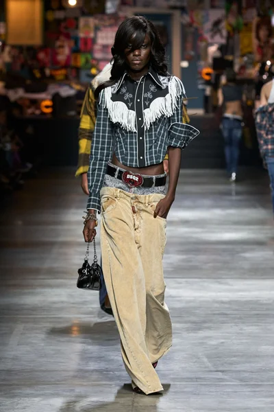 Look 15